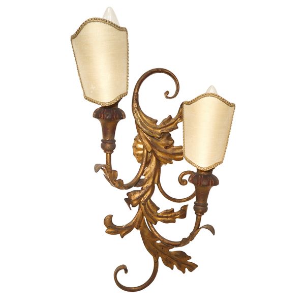 Wall light with 2 lights