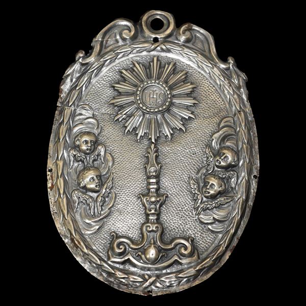 Placca in argento raffigurante Sacra Eucarestia con putti