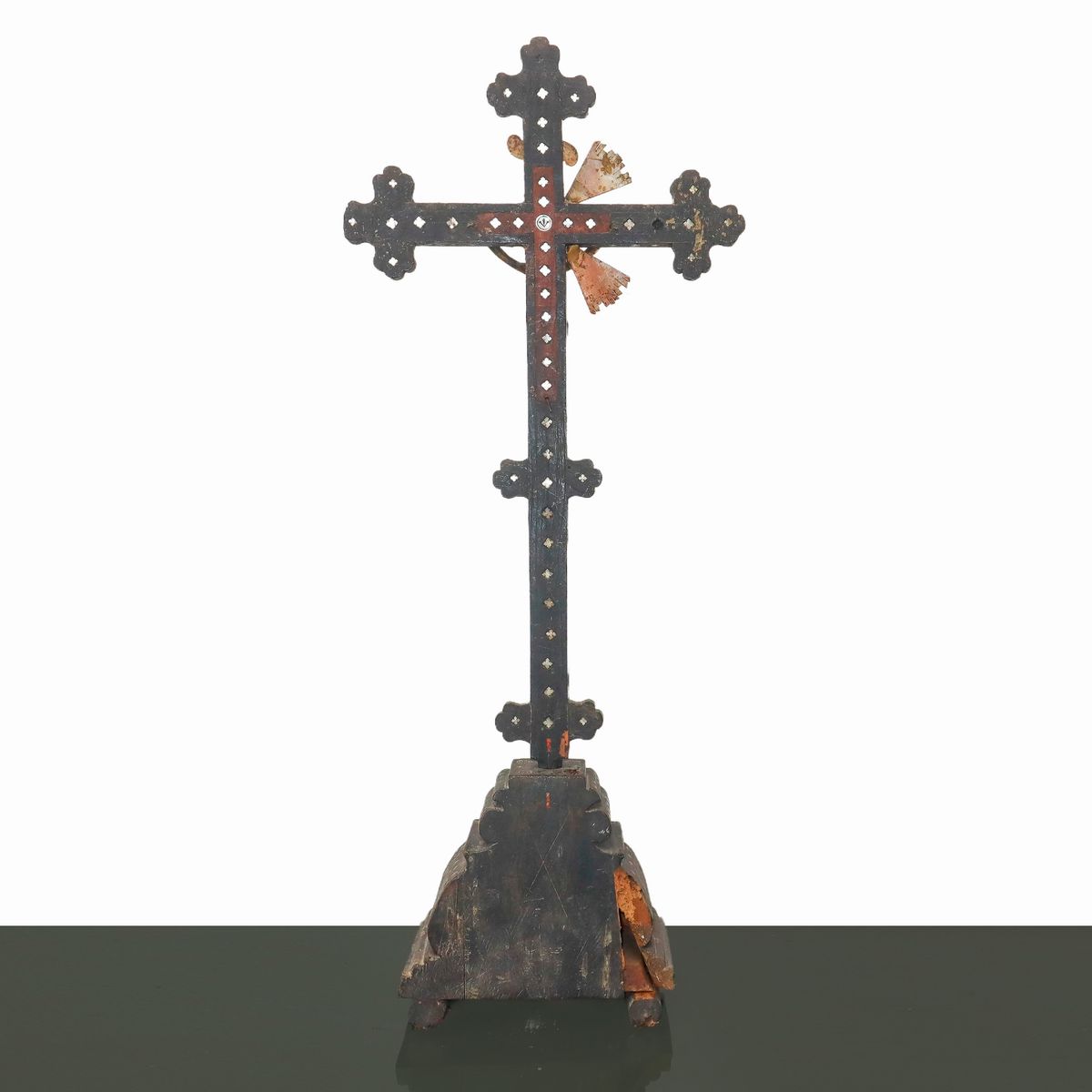 Crocifisso Legno con Piedistallo, Lastronato in Madreperla Decorata a Bulino con Figure Sacre