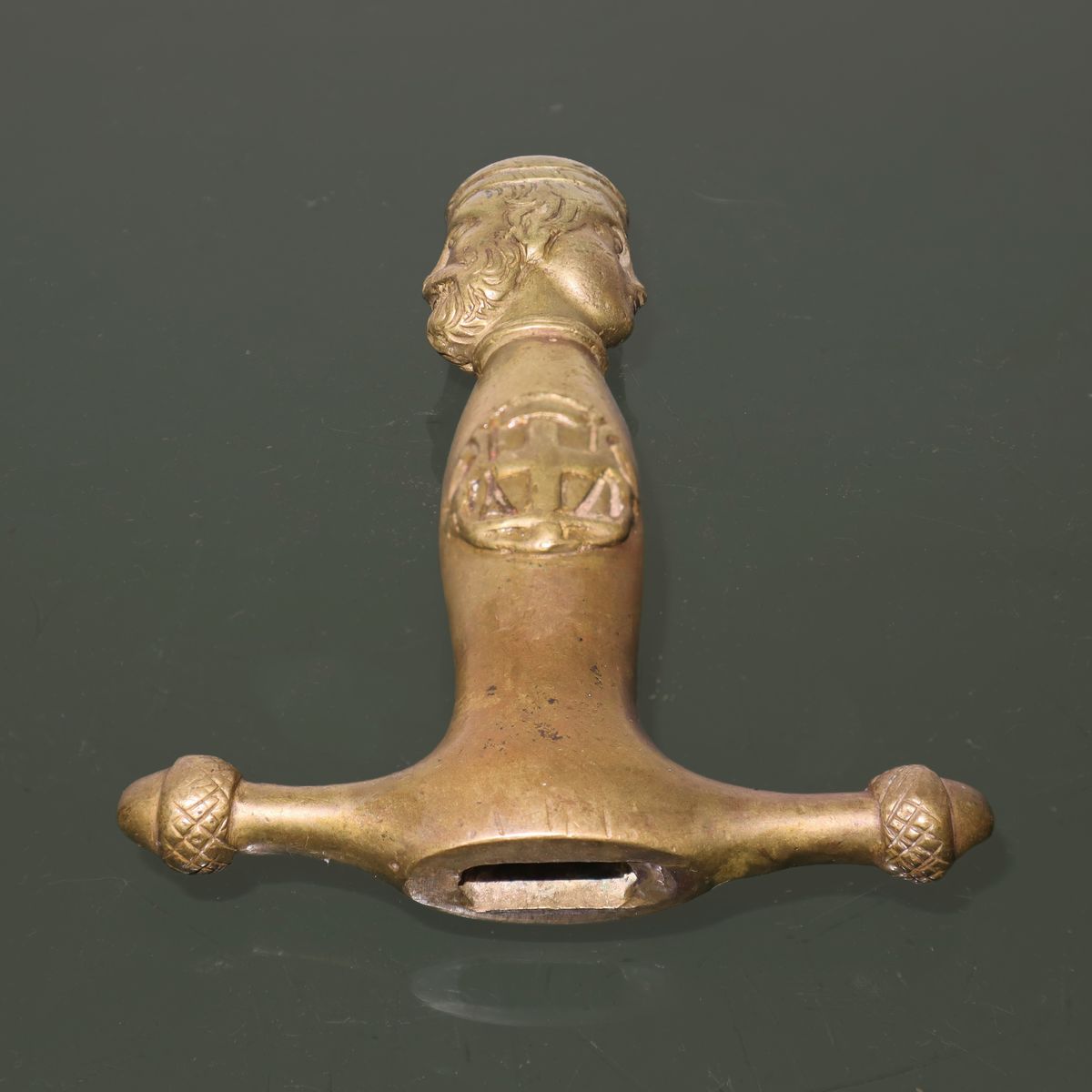 Elsa in Bronzo Dorato con Stemma e Testa Bifronte