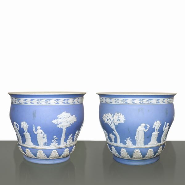 Wedgwood Made in England - Pair of vases with depictions of classical scenes