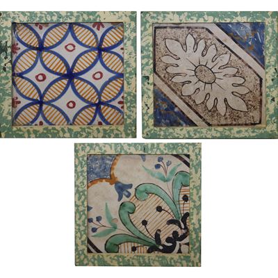 Composizione da Muro, Trittico di Mattonelle in Cornice