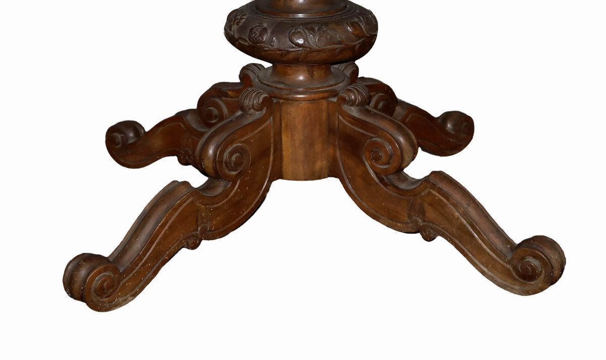 Tavolo Ovale Allungabile in Legno di Noce
