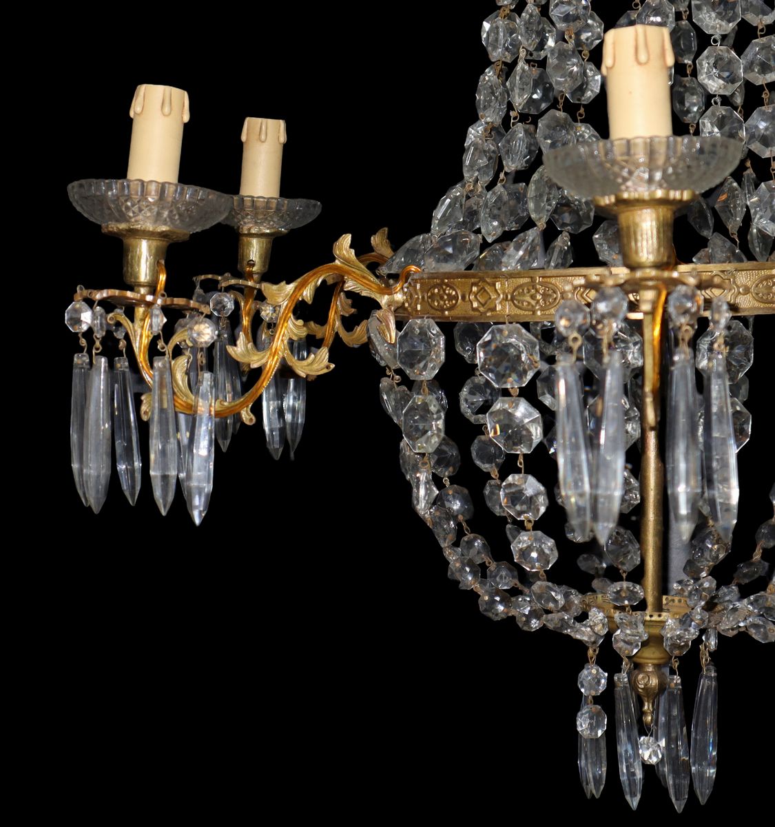 Lampadario a Ninfa, a 6 Luci. Struttura in Metallo con Brindoli