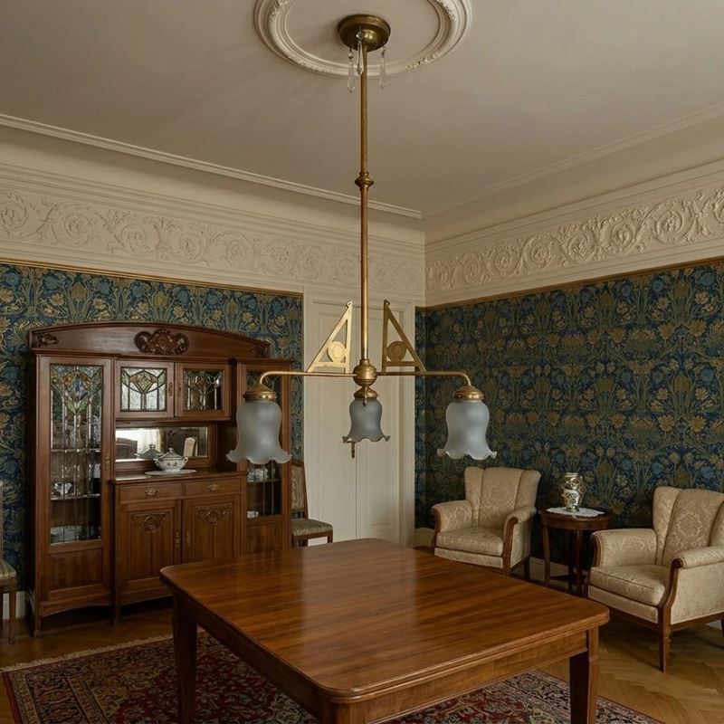Lampadario 12 Decò a tre luci con vetri in opaline bianco a tulipano