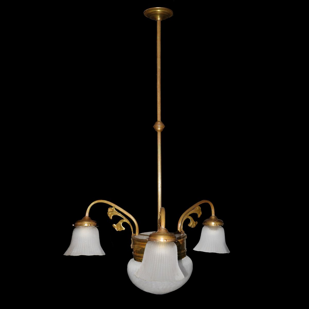 Lampadario a Tre Bracci con Vetri a Campanula e Coppa Centrale