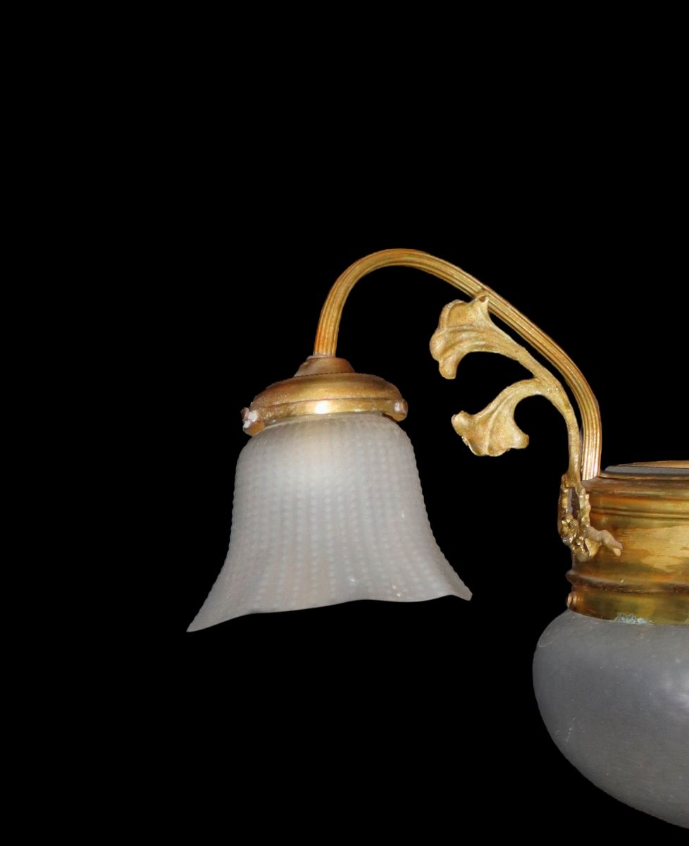 Lampadario a Tre Bracci con Vetri a Campanula e Coppa Centrale