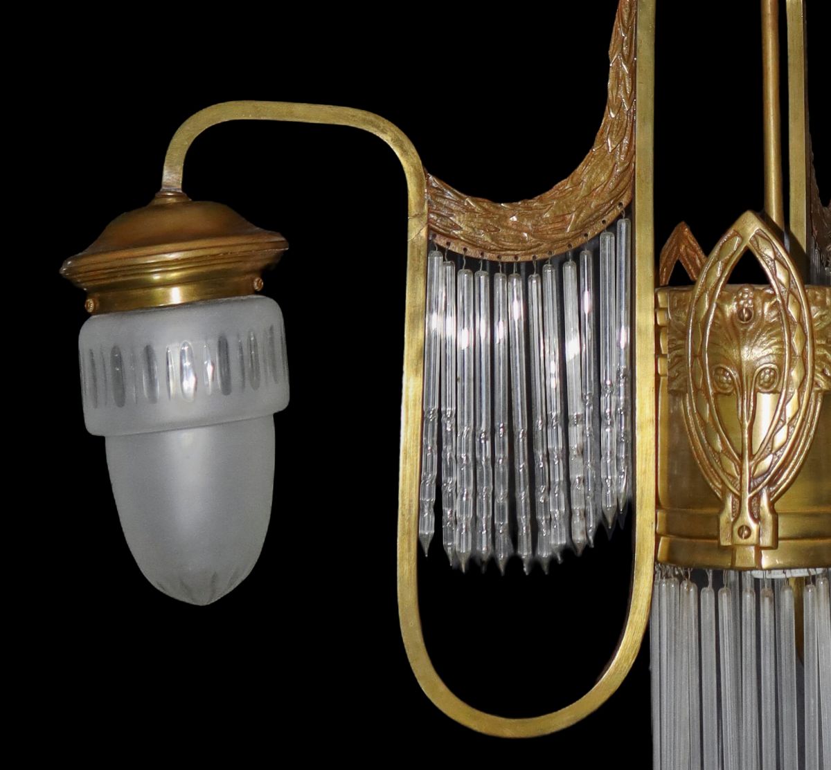 Lampadario Liberty, a Tre Bracci con Vetri, Struttura Dorata.