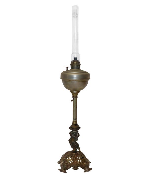 Oil lamp in gilded brass with cherub 
