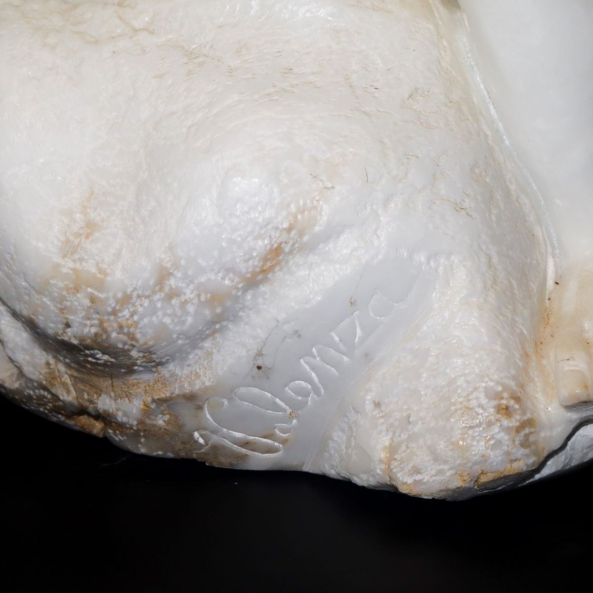 Nudo di uomo disteso su capitello, unico blocco