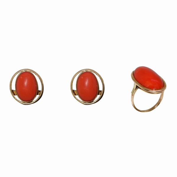 750 gold ring and earrings with coral