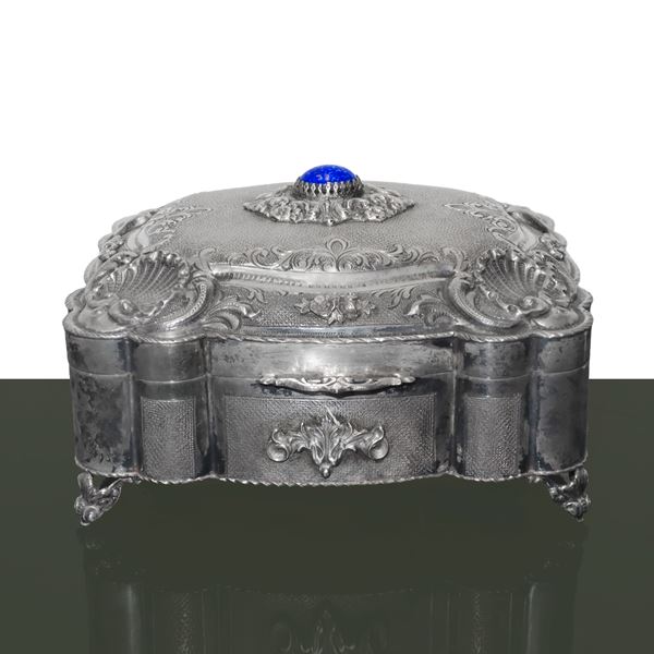 Jewelery box in silver, lid with hard stone