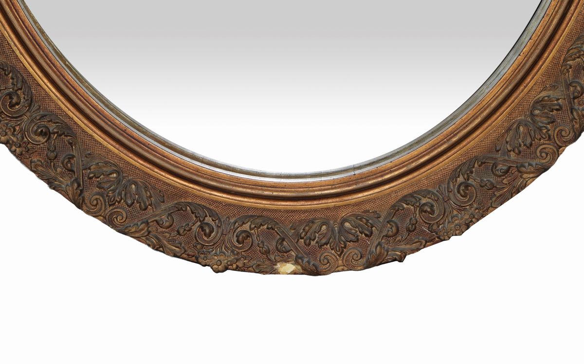 Specchiera ovale in legno dorato