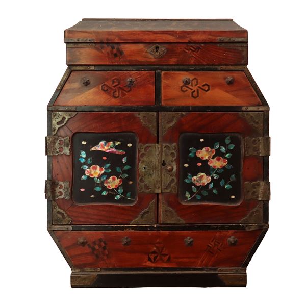 Chinese jewelry box with decorated doors