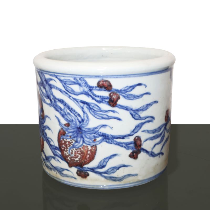 Portapennelli con decori di pesche