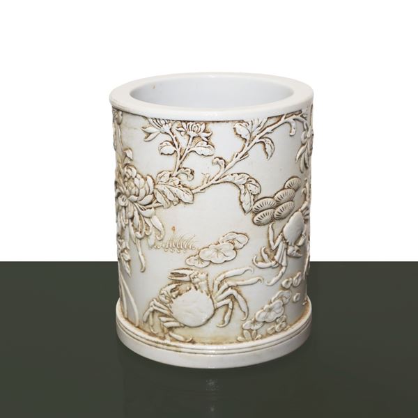 Brush holder carved with depictions of crabs, shells and flowers