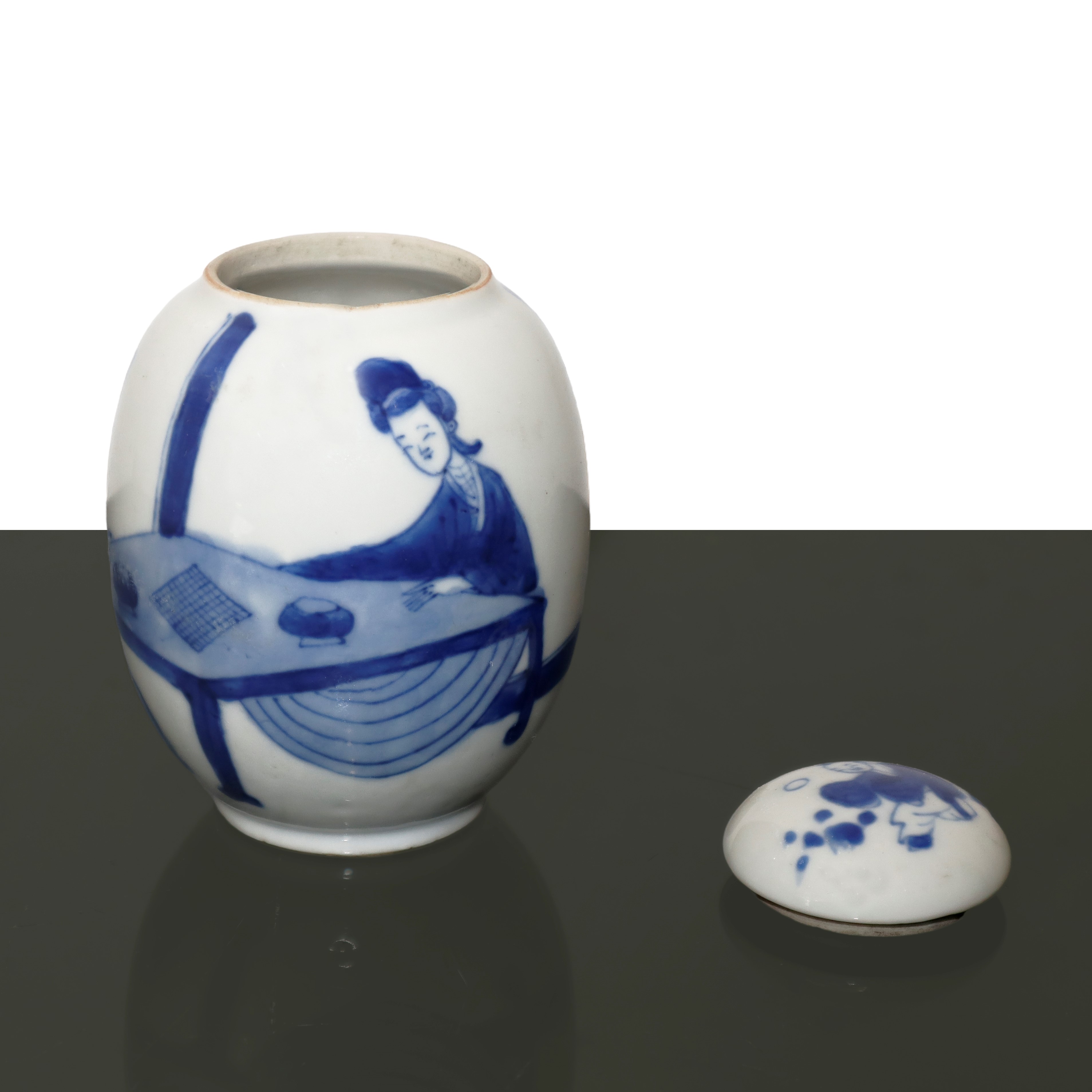 Una Piccola Bottiglia e un Piccolo Vaso