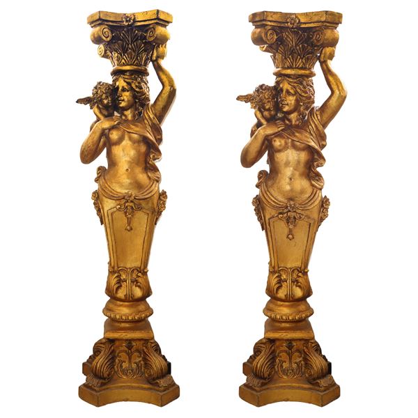 Coppia di gueridon in legno dorato