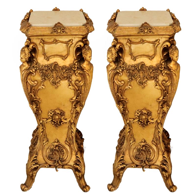 Coppia di gueridon in legno dorato