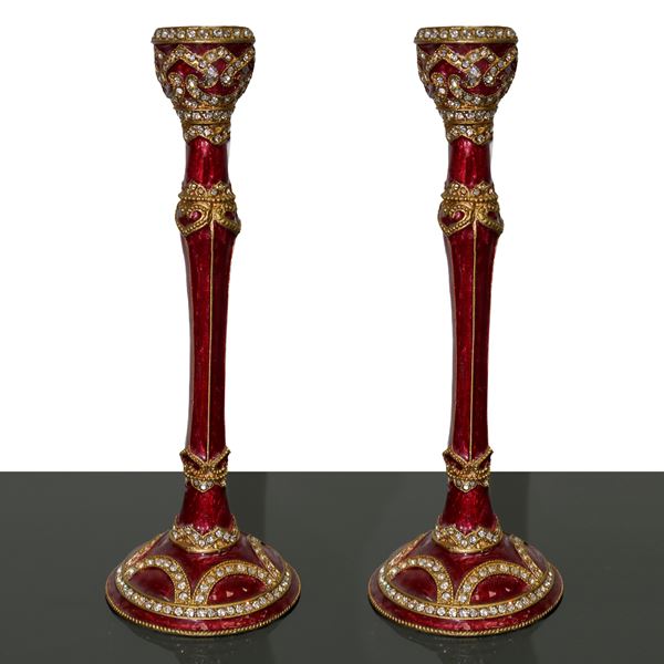 Pair of single-hole candlesticks in burgundy lacquered metal