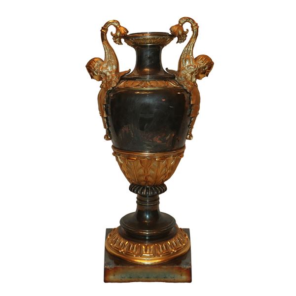 Vaso in metallo patinato e dorato