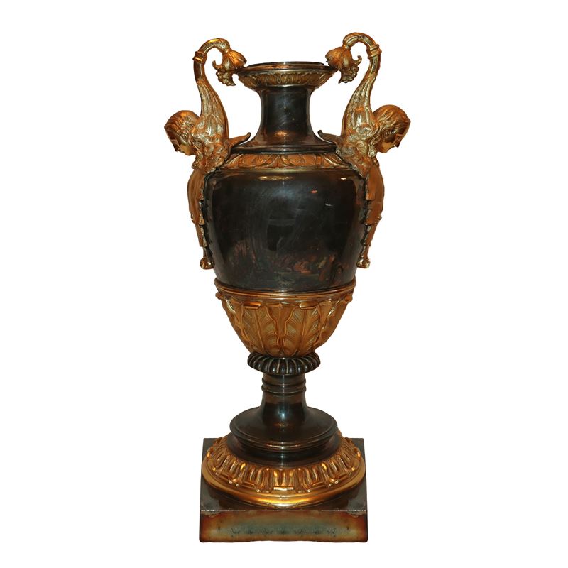 Vaso in Metallo Patinato e Dorato