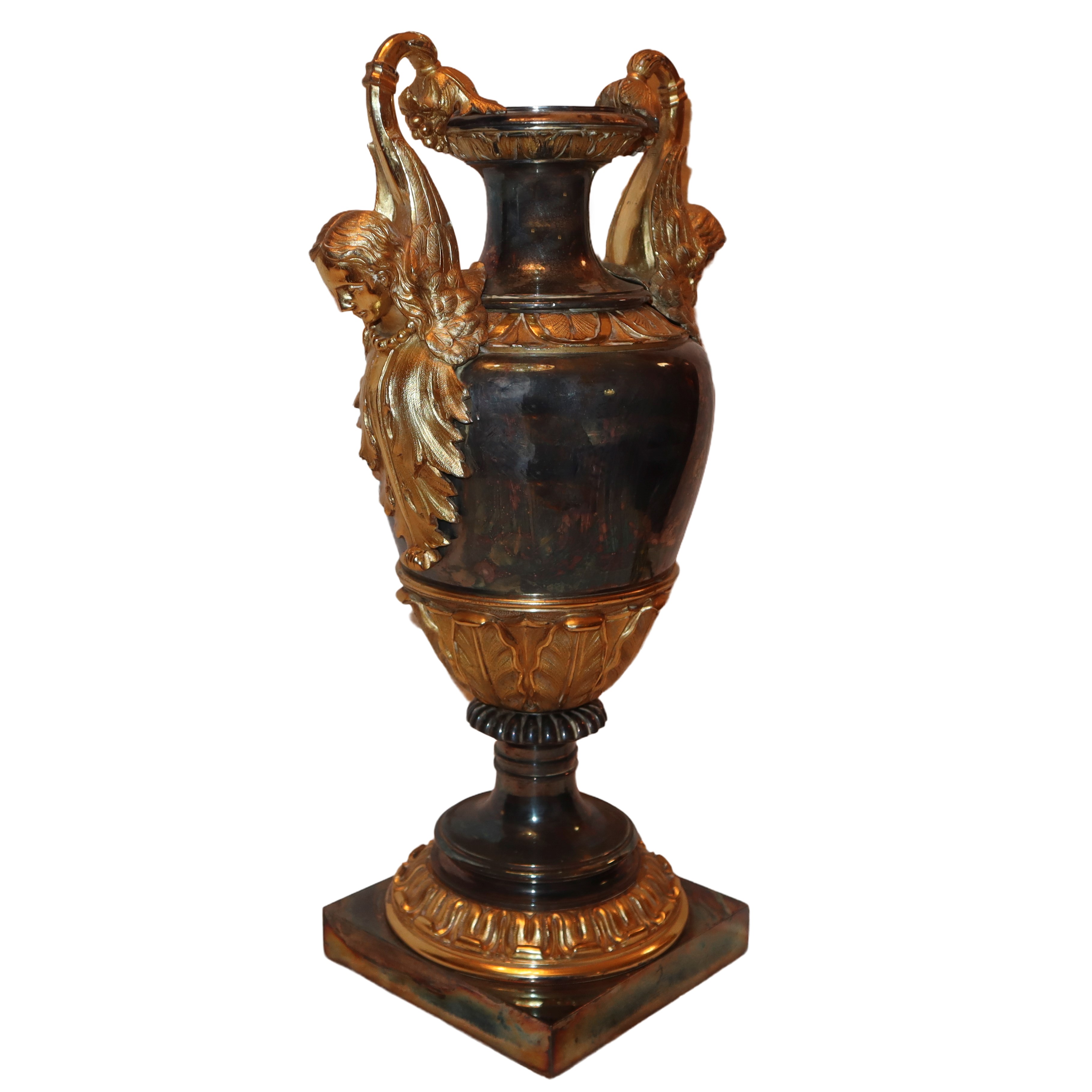 Vaso in Metallo Patinato e Dorato