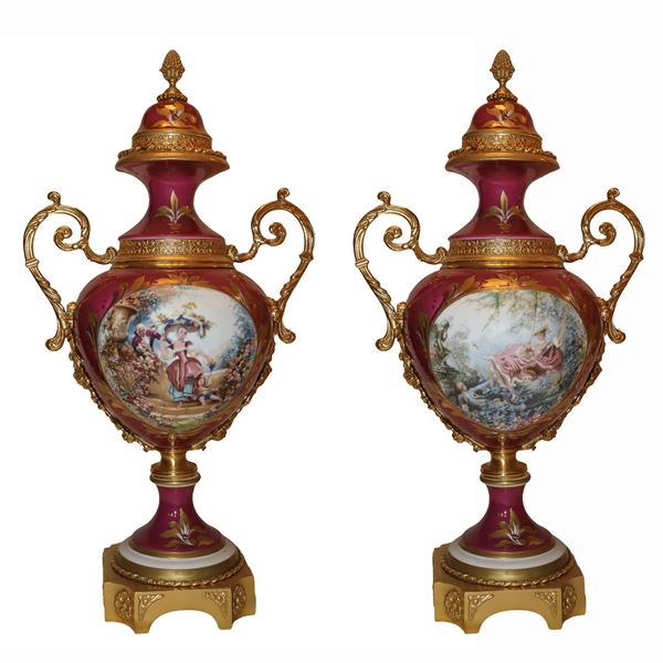 Coppia di vasi in porcellana a poutiche, colore magenta
