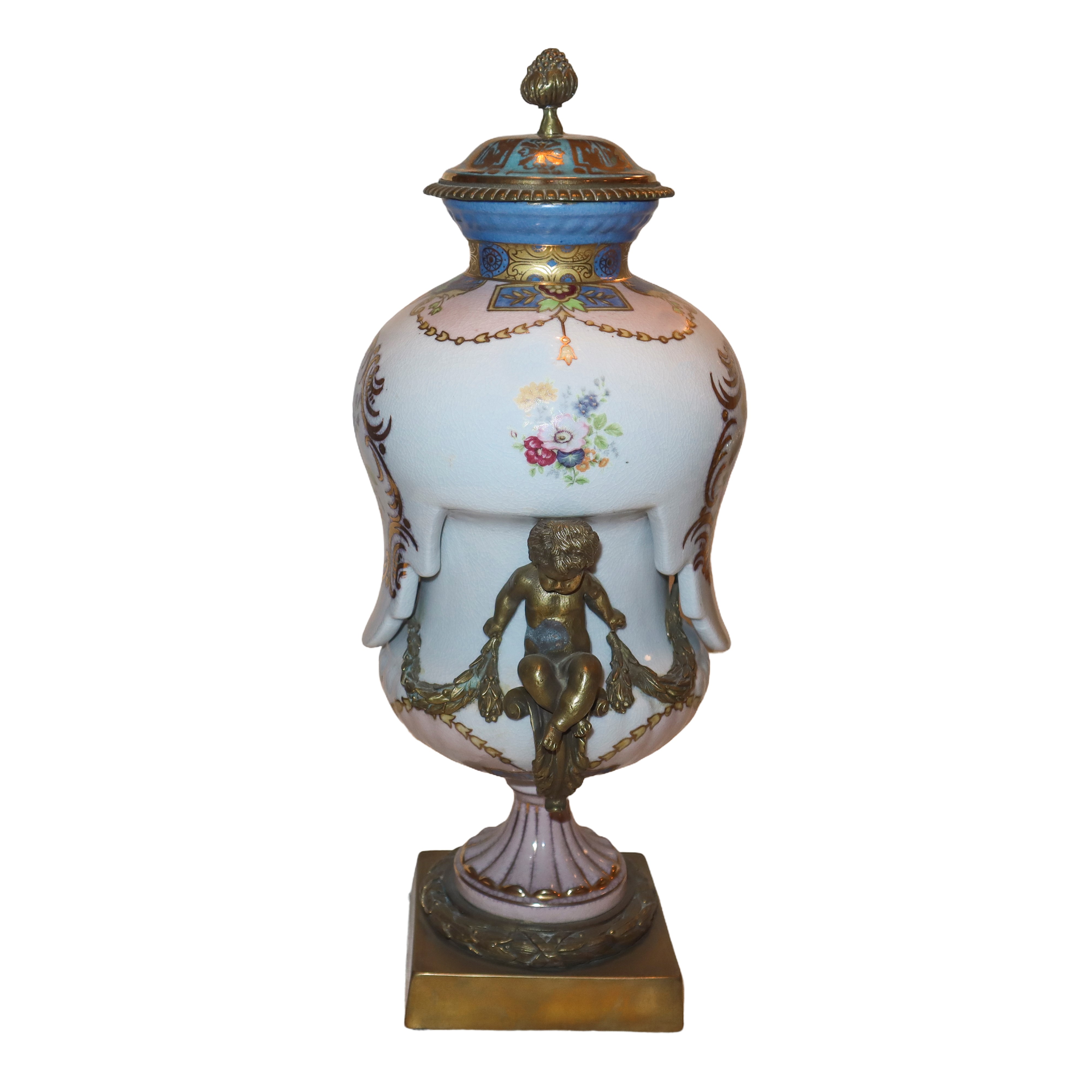 Vaso porcellana bianca, decorazione dipinta e putti in bronzo dorato applicati ai lati (XX sec.)