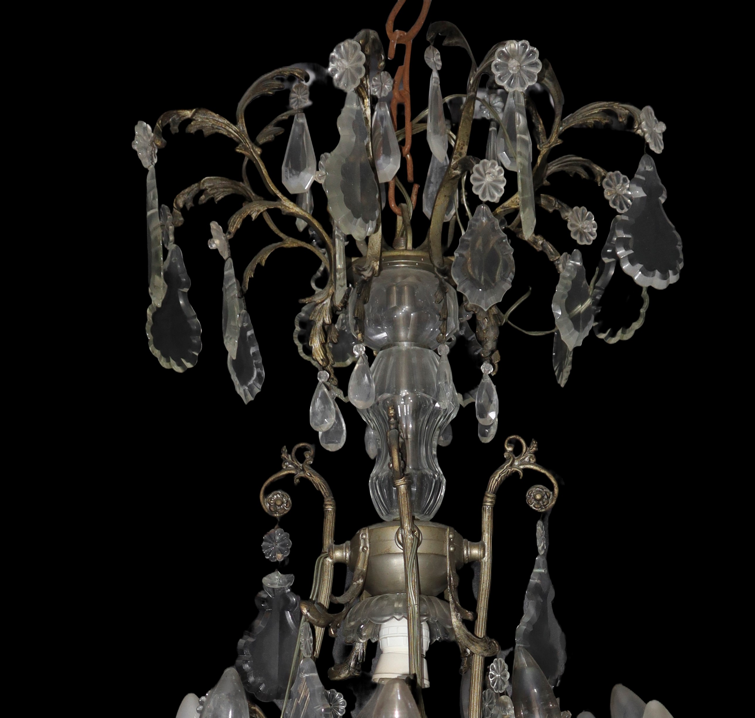 Lampadario con struttura in metallo, brindoli in vetro, 13 luci