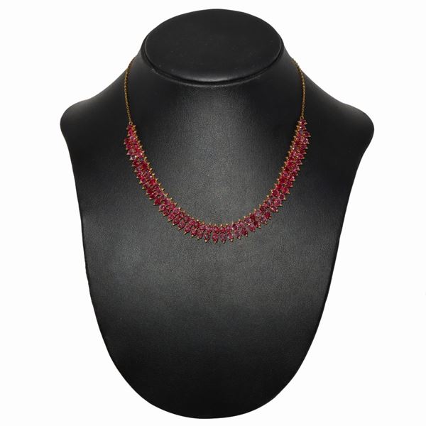 18 kt gold necklace with double row of garnets