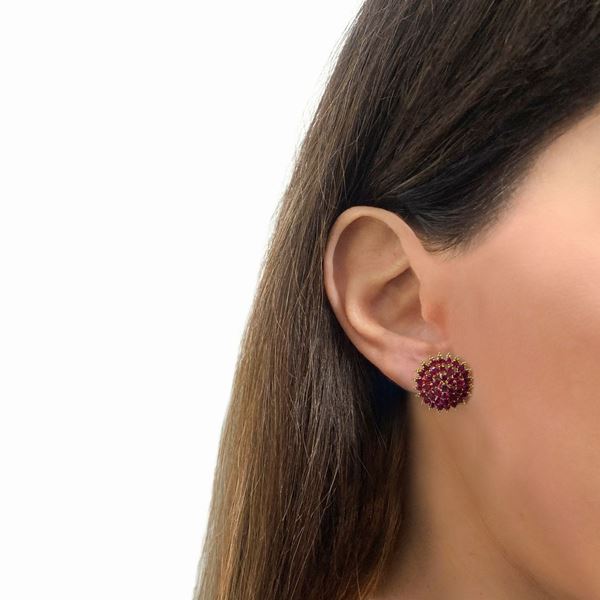 Orecchini in oro 18 kt con granati