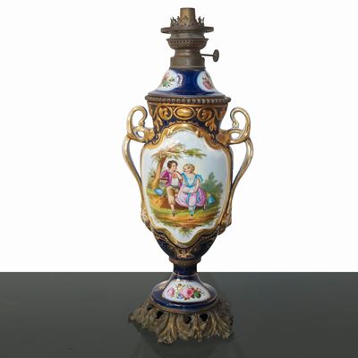 Lume in Porcellana Stile Sevres con Dipinti di Bambini e Fiori ,senza Boccia