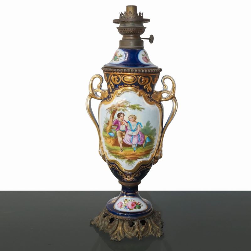 Lume in Porcellana Stile Sevres con Dipinti di Bambini e Fiori ,senza Boccia