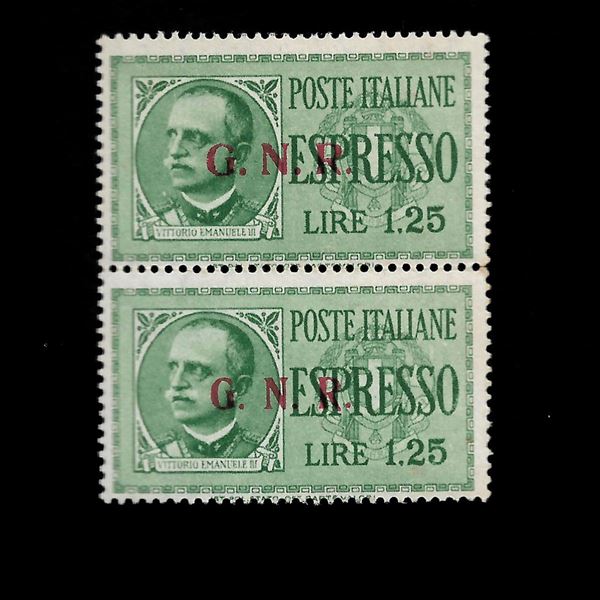 1943/44. 1,25 espresso, coppia verticale, tiratura Brescia (Sassone 19/II e 19/III. Nuovi gomma integra. Esemplare superiore con soprastampa del II° tipo ed esamplare inferiore con soprastampa del III° tipo. Firmati Sorani.