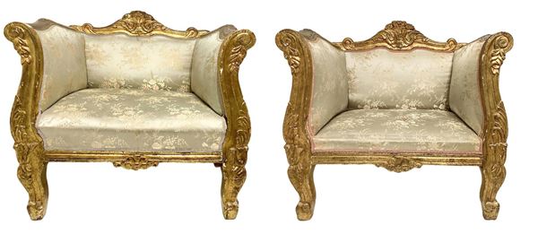 Pair of armchairs in gilted wood, armrests and backrest decorated with carvings broad acanthus leaves and flowers, Napoleon III, mid-nineteenth century. Feet slightly cabriole. To be restored