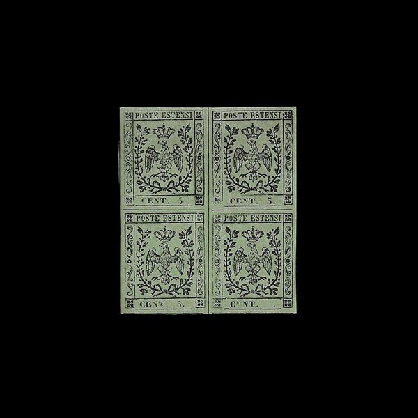 1852. Ducato di Modena, blocco di quattro , 5 cent  con punto dopo la cifra, verde oliva, che presenta il quarto esemplare senza la cifra "5" di  "cent 5" (Sassone nr. 8, 8i), nuovo con gomma. Il  catalogo "Sassone specializzato" definisce  gli esemplari