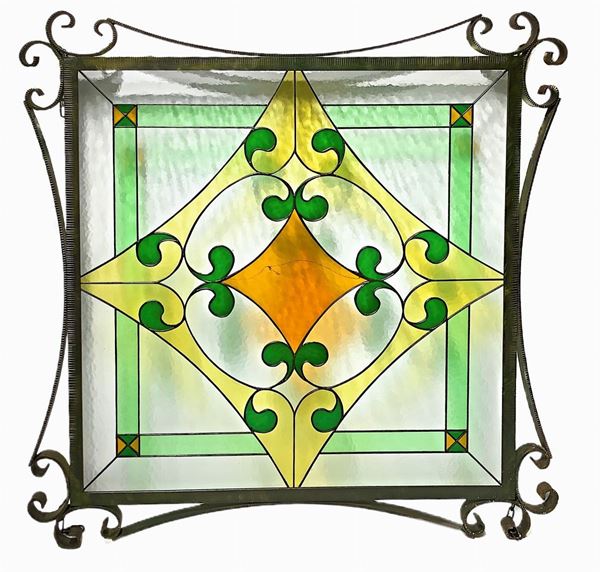 Chandelier with iron structure and glass cathedral with Tiffany processing. Cm 121x 121