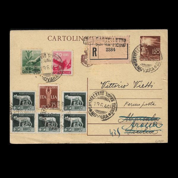 Cartolina postale C127 viaggiata il 19/6/1946 come fermo posta raccomandata da Castelletto sopra Ticino (NO) a Marsala (TP), poi rispedita ad Arona. Usi tardivi del 2,55 lire Imperiale (n.256, cinque esemplari) e del 75 c. Posta aerea, nel brevissimo periodo di validità rimasto nei primi giorni di Repubblica. Combinazione rara e d'effetto.