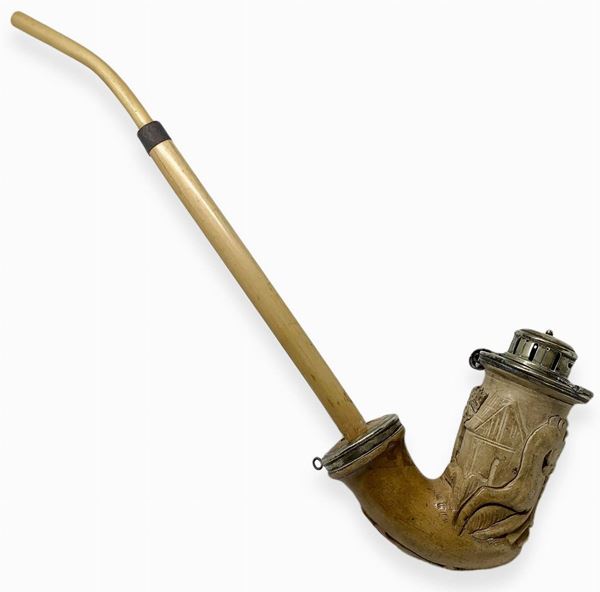 5 - "Horse and wolf" -Vienna, Austria. Second half of 1800.
Pipa large with cooker and torch foam, mouthpiece in bamboo cane, link and silver finishes.