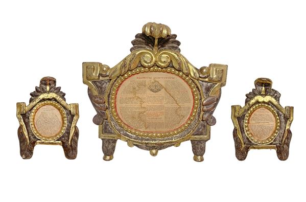 Triptych cartaglorie gilded and silvered wooden leafy, early nineteenth century. 45x49 cm, 30x23 cm small
