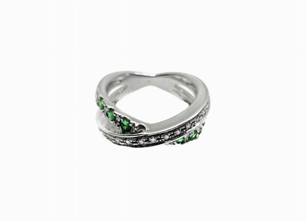 Ring double turn, crossing, one with emeralds and Diamonds one. Gr 7.6