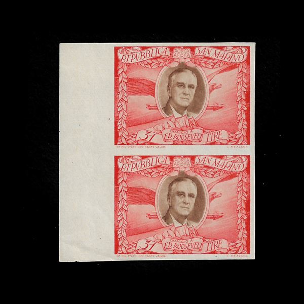 1947. vertical pair not perforated 31 lire (Sass. A65b). Upper example with transparency point. Lower example signed Vignati. Sheet edge on the left.