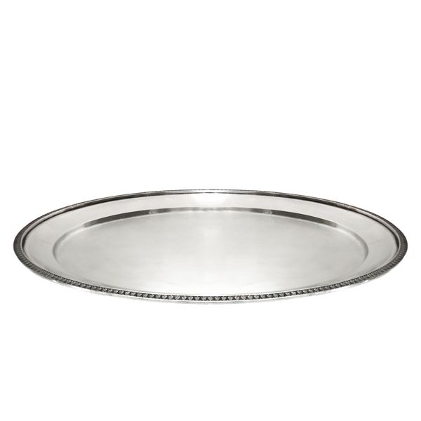 Oval tray in silver