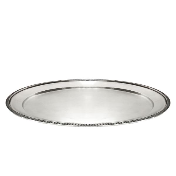 Oval tray in silver