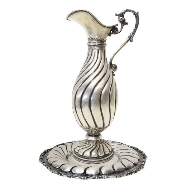Amphora with handle embossed with curvilinear lobes on a plate