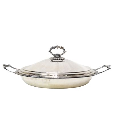Portavivande in argento, con manici e coperchio a presa ad anello, gr 1026