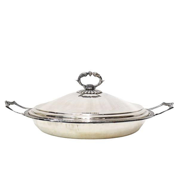 Silver lunchbox with handles and ring grip lid