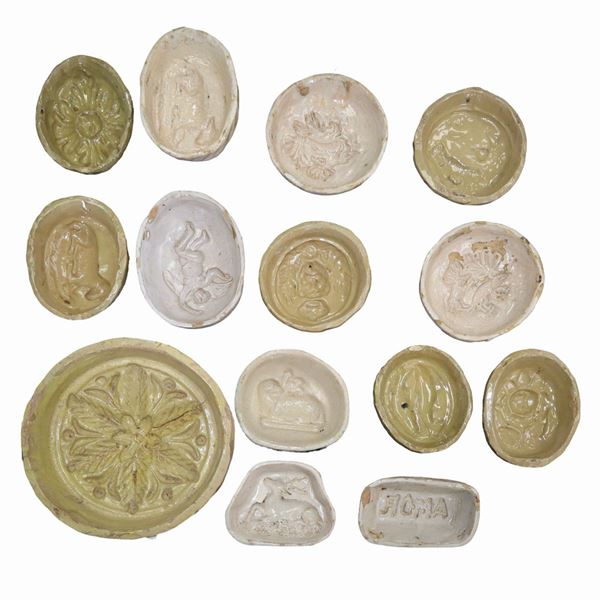 GROUP OF no. 13 MUSTARD SHAPES IN CALTAGIRONE CERAMIC