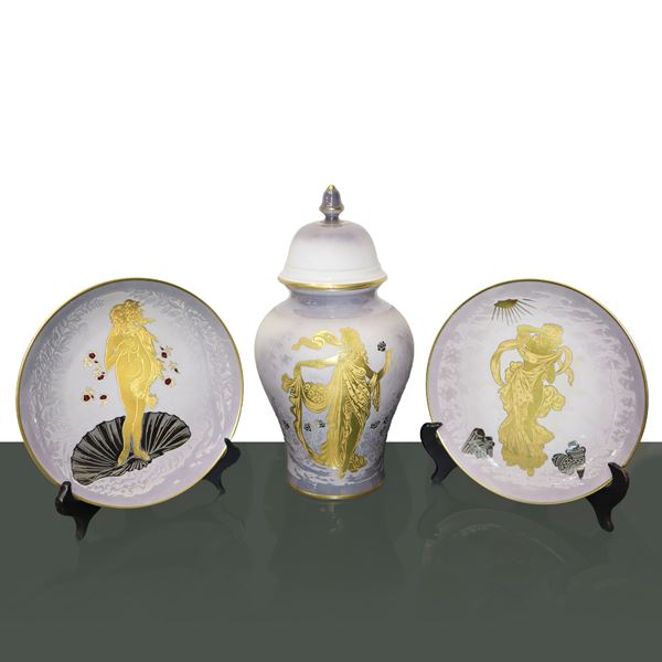 Richard Ginori - Porcelain triptych composed of potiche and two plates.